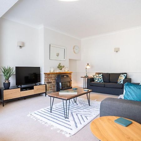 Beautiful Detached Home In Quaint Village Setting Wetherby Buitenkant foto
