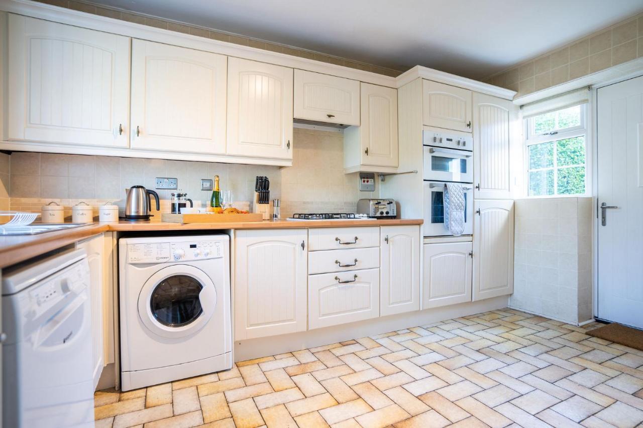 Beautiful Detached Home In Quaint Village Setting Wetherby Buitenkant foto